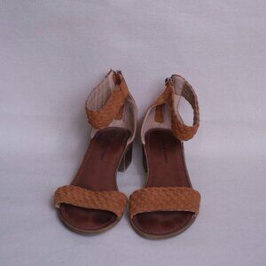 Rock & Candy Size 8 Womens Sandles w/ a Small Heel